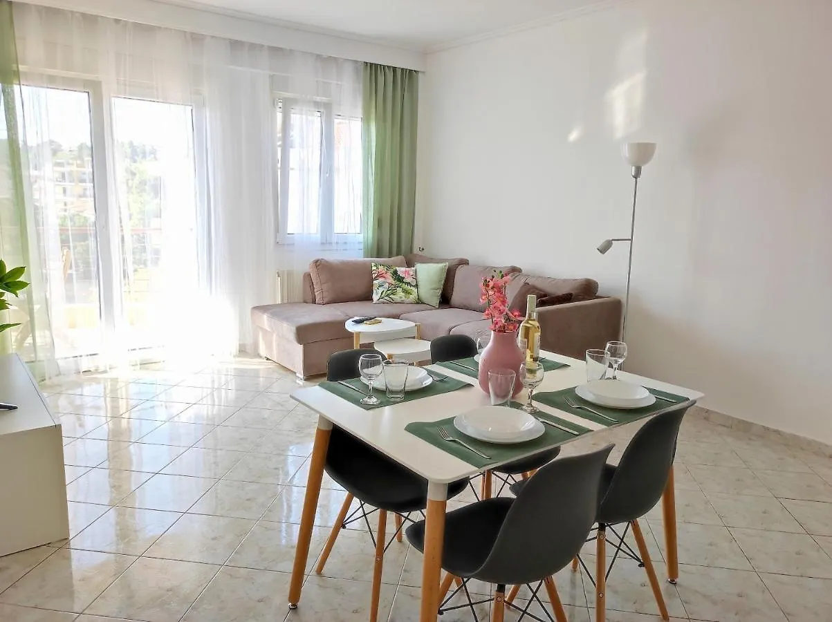 Sea Breeze II Apartment Peraía