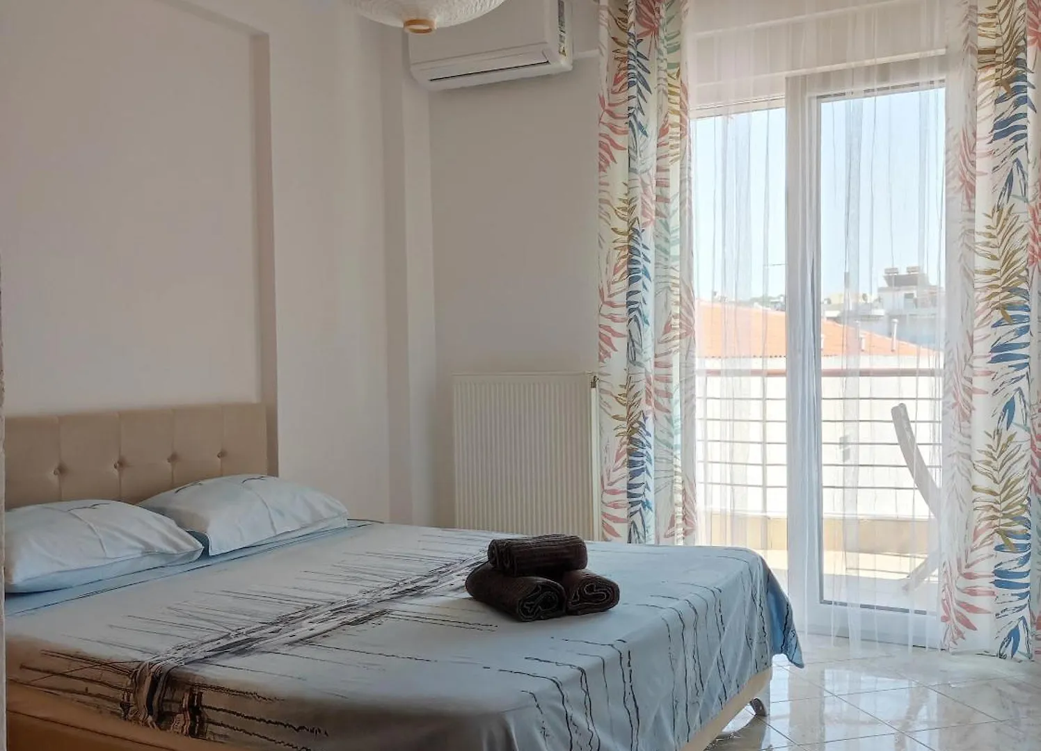 Sea Breeze II Apartment Peraía